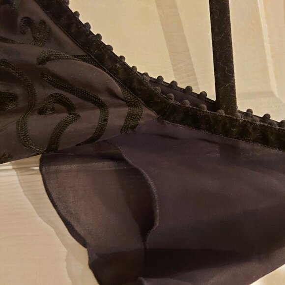 Silk and Velvet in Black - Picture 3 of 6